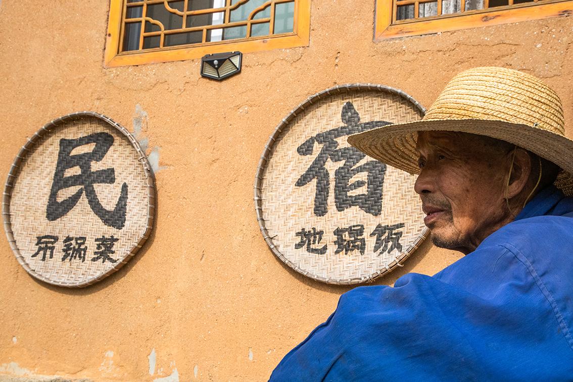 中國鄉(xiāng)村旅游新殺出一匹“黑馬”，人們都往這跑，深秋旅游真火爆