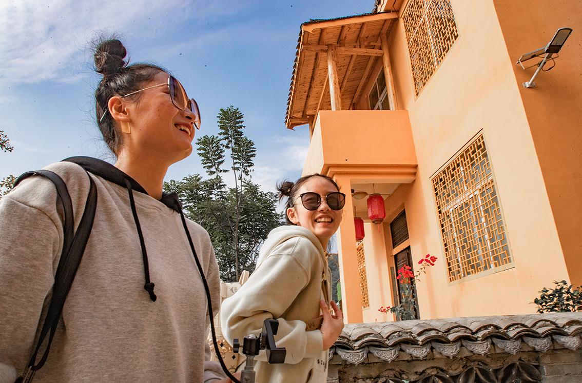 中國鄉(xiāng)村旅游新殺出一匹“黑馬”，人們都往這跑，深秋旅游真火爆