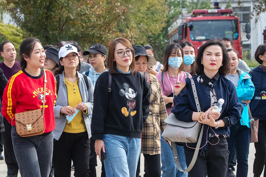 中國鄉(xiāng)村旅游新殺出一匹“黑馬”，人們都往這跑，深秋旅游真火爆