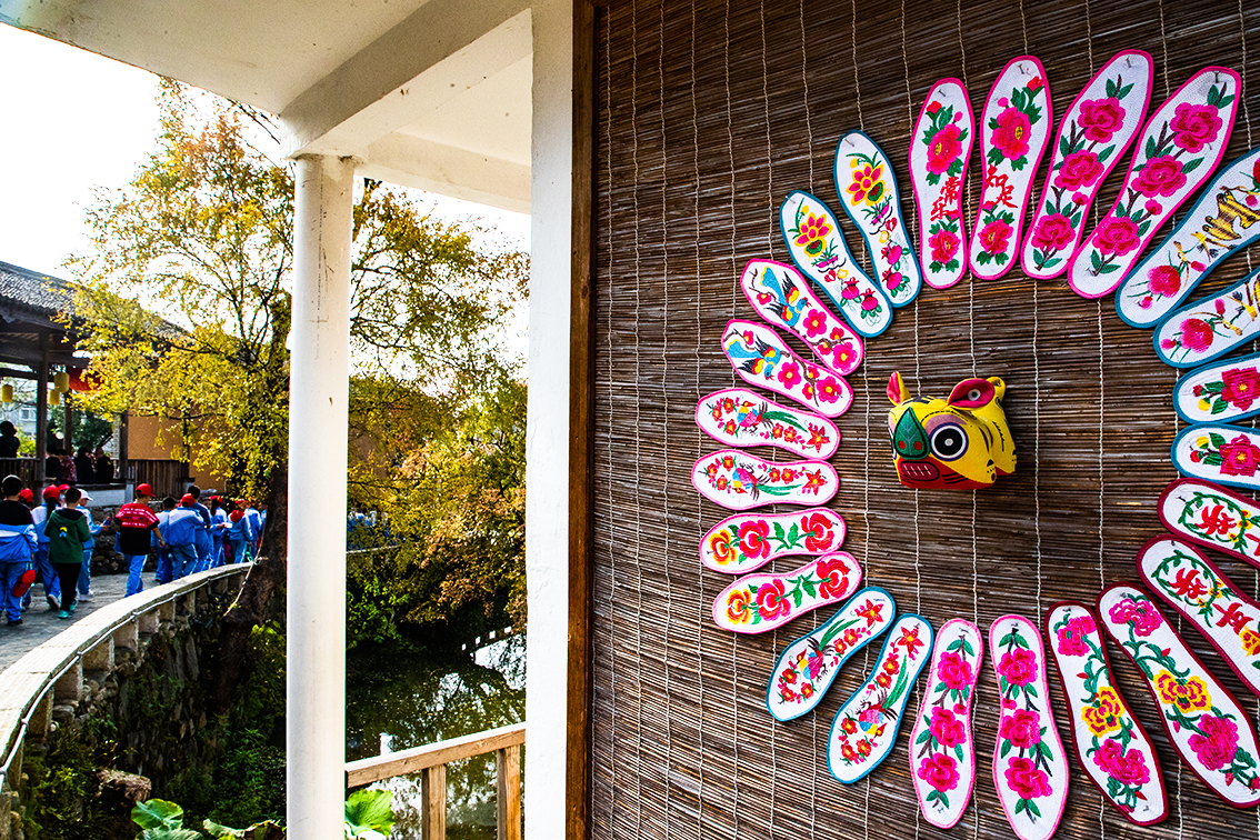 中國鄉(xiāng)村旅游新殺出一匹“黑馬”，人們都往這跑，深秋旅游真火爆