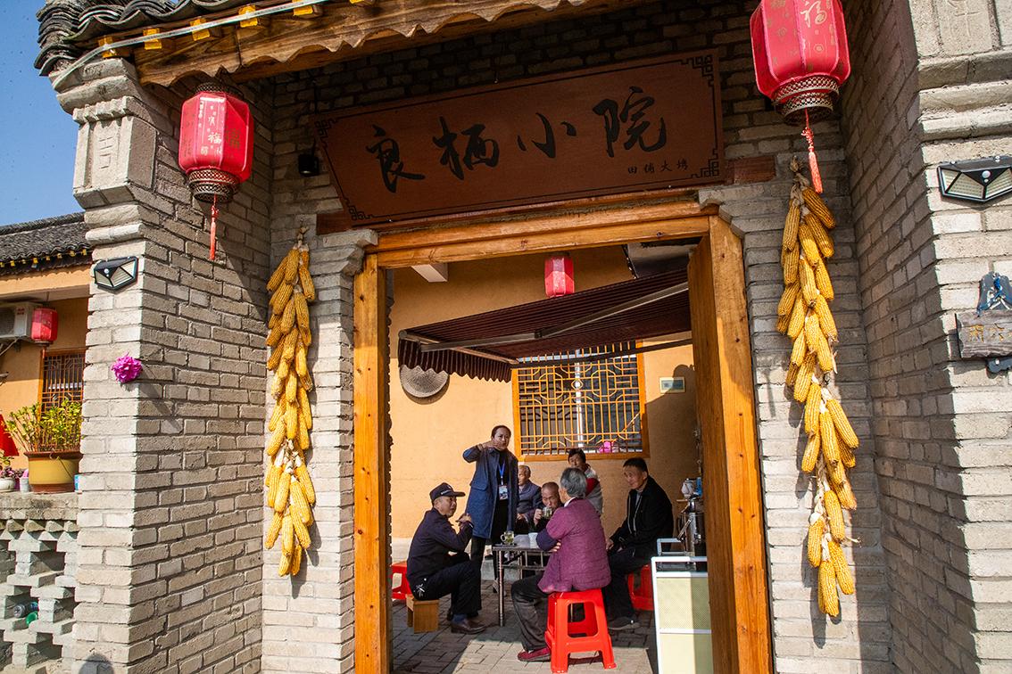 中國鄉(xiāng)村旅游新殺出一匹“黑馬”，人們都往這跑，深秋旅游真火爆