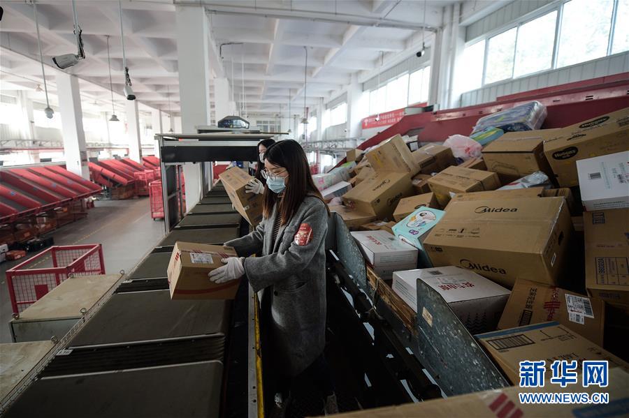 （新華全媒頭條·圖文互動）（3）中國消費“火起來” 全球市場“動起來”——2020年“雙11”觀察