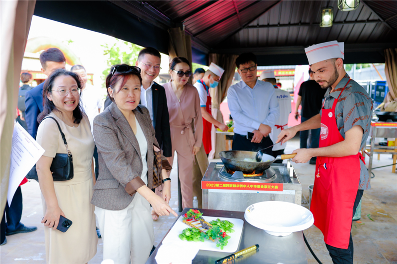 嘉賓現(xiàn)場(chǎng)觀摩。阿聯(lián)酋上?？偵虝?huì)暨同鄉(xiāng)會(huì)供圖