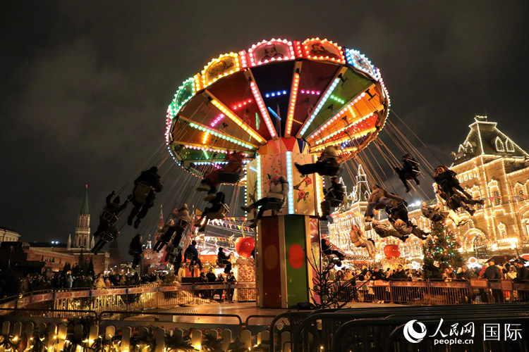 位于莫斯科紅場中央的“古姆”新年集市。人民網記者 隋鑫攝