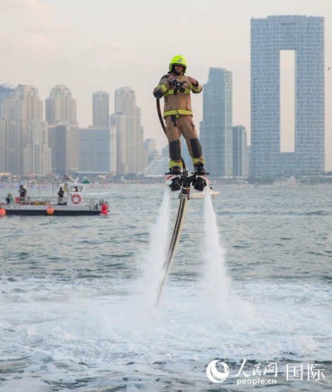 水上消防員。人民網(wǎng) 塔里克·易卜拉欣攝