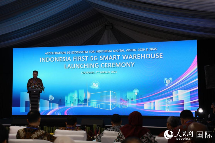 華為印尼CEO郭海龍在揭幕儀式發(fā)表講話。人民網(wǎng)記者 曹師韻攝