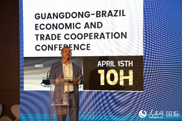 巴西里約州能源和海洋經(jīng)濟(jì)部國務(wù)秘書費(fèi)利佩·佩肖托在推介會(huì)上致辭。人民網(wǎng)記者 陳海琪攝