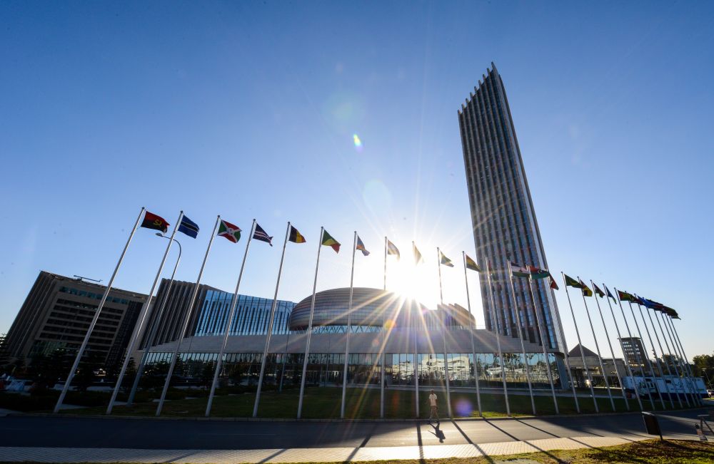 這是2015年1月28日在埃塞俄比亞首都亞的斯亞貝巴拍攝的中國政府無償援建的非盟總部所在地非盟會議中心。新華社記者 翟健嵐 攝