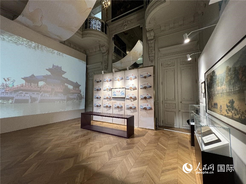 中國風(fēng)與法國經(jīng)典建筑相互融合。 人民網(wǎng)記者 何蒨攝